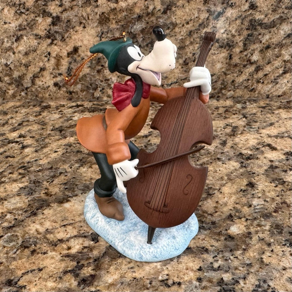 Walt Disney Classics Collection (WDCC) Goofy figurine Ornament